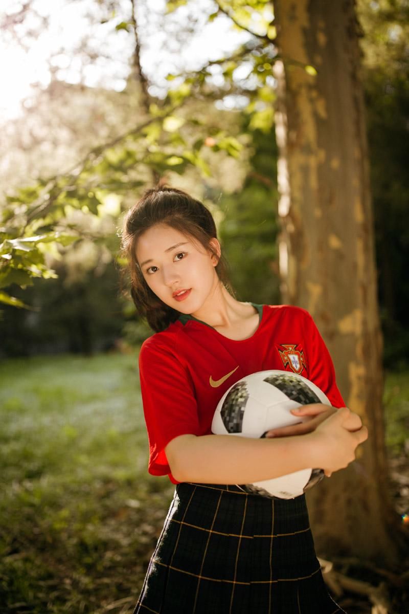 赵露思青春活力时尚写真图片