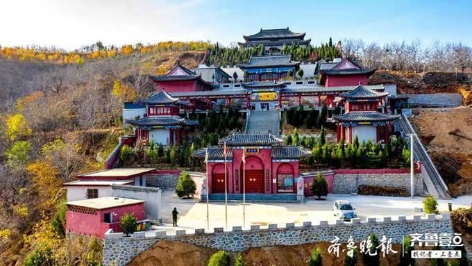 初冬的南山，景色美柿子甜