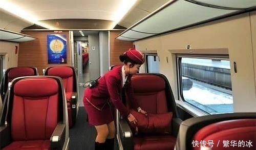  「同事」高铁上男子一声“铁姐”逗乐众人，美女乘务员的回应赢