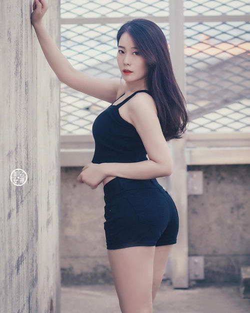 路人街拍，腿长的小姐姐真适合穿短裤吗？