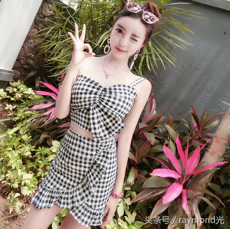 甜美中的性感，典雅中的复古美女格调