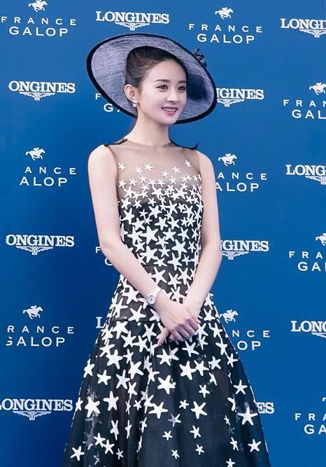 陈慧琳穿星星裙亮相，撞衫赵丽颖，气质赢了，却因一双鞋输个彻底