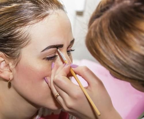#把自己的眉毛#眉笔对皮肤有害吗 如何避免带来的伤害