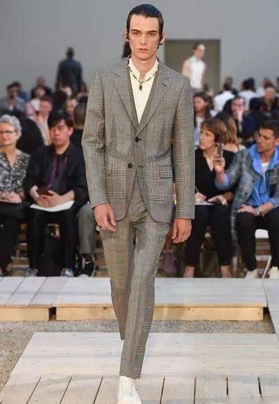  『时装画技法』时装系统里最难穿的一种类型——西装，在大牌设计师手下是如何被重塑？