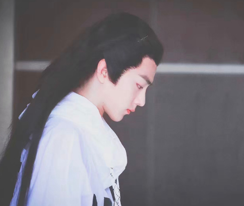  花絮：陈情令未公开：魏婴哄绵绵蓝湛气到脸抖，互相涂药的花絮对视撩人