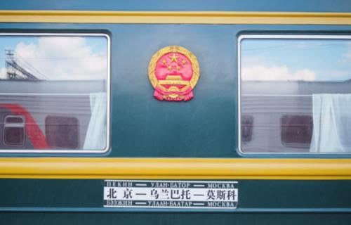 中国旅途最“长”的绿皮火车,硬卧没有空调,旺季来临时一票难求
