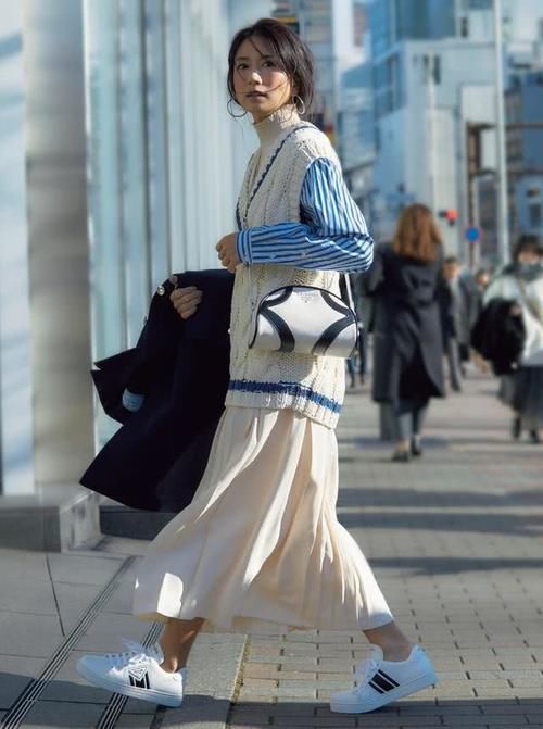  『妈妈』这周穿什么？好看又舒服的职业装 能逛街能带娃