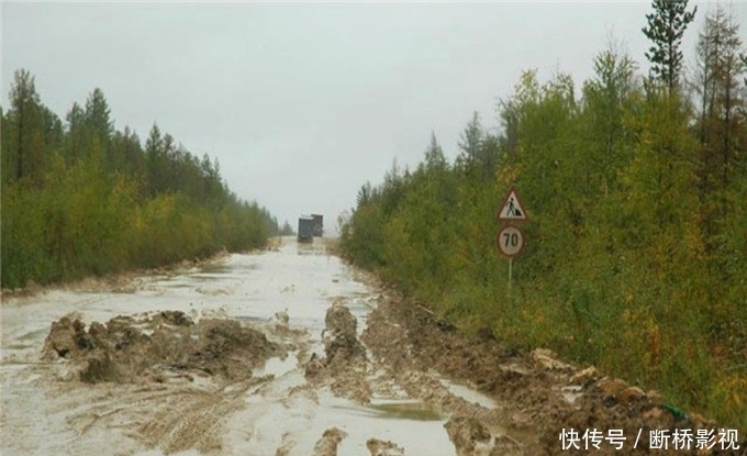  【白骨】世界上最难修的公路，1.7万人被埋在路基下当路基，5万