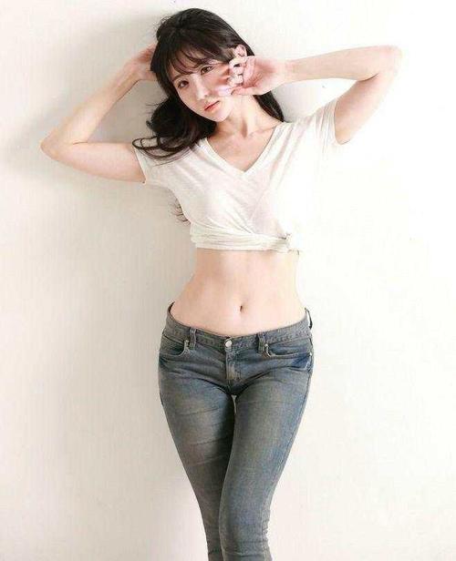 紧身裤诠释穿搭的魅力，瞬间让你彰显女神范儿！