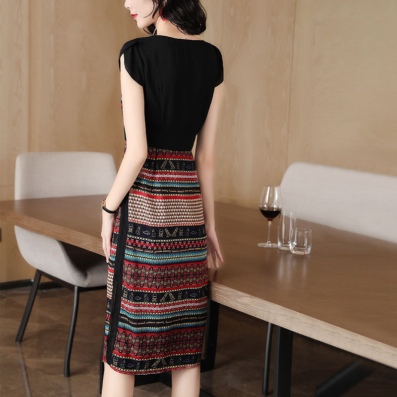 新出几款“齐 臀裙”，身材有料的女性快点穿，展现迷人的大杀器