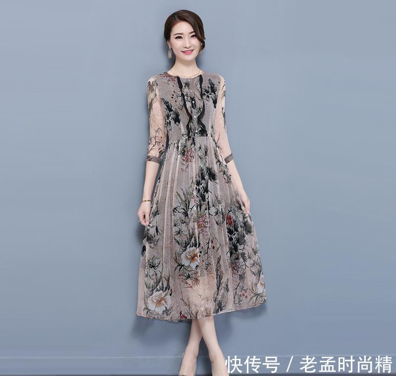 『宽松连衣』女人如果40来岁就要好好打扮!试试这些春裙,搭配裸靴,美炸天