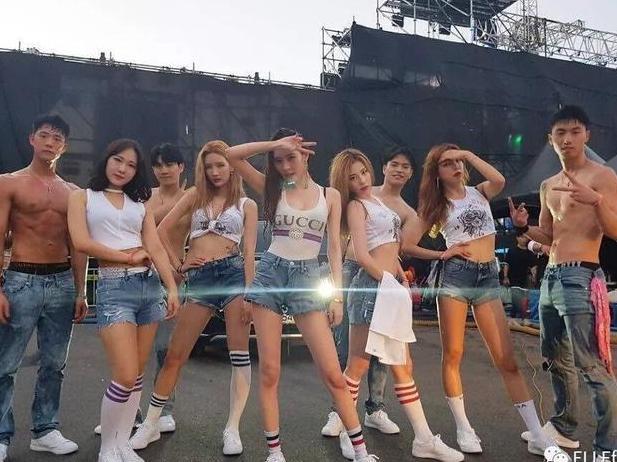 女爱豆那么多，凭什么她是“南韩第一腿精”？