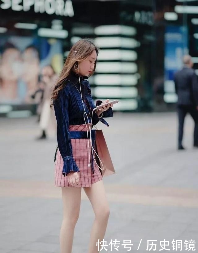 『女性』高跟鞋展示出优雅的女性姿态,释放着满满的性感元素