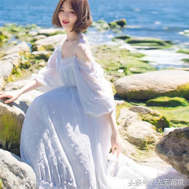 吊带连衣裙,传达性感妖娆的美态!