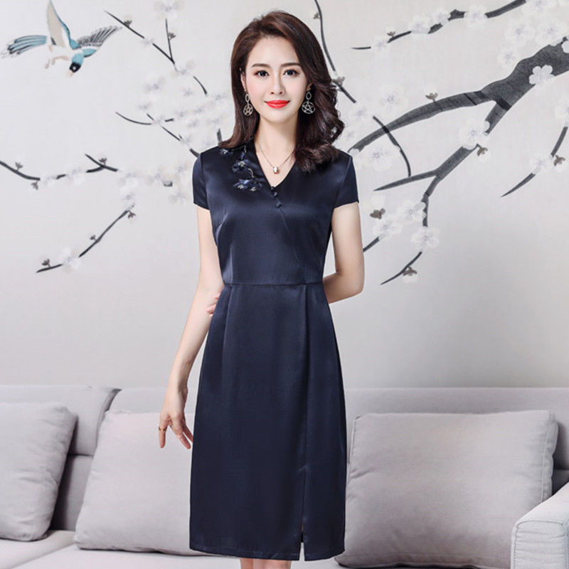 哇塞!今年的“秋裙”果然比旗袍洋气!尤其60后穿，嫩美提气质