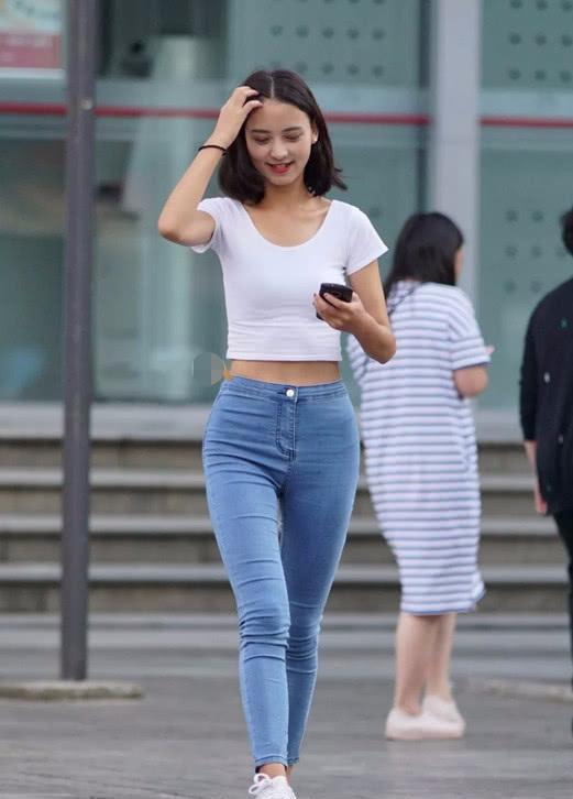 清纯甜美的小姐姐，走到哪里都十分的受人欢迎