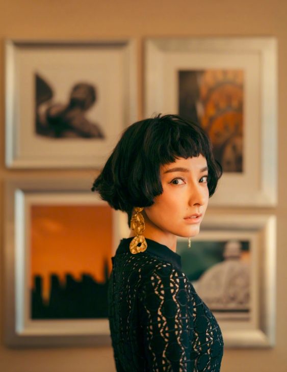 吴昕去了纽约之后，气质又变了?网友:好像戴了一个假发!