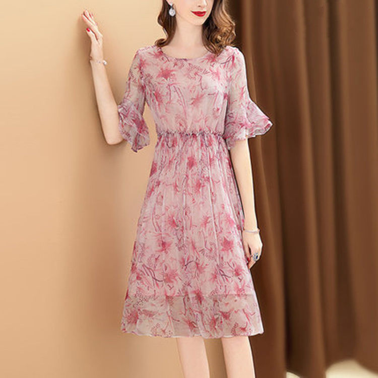 好迷人!老婆穿上这印花裙，美若天仙，显白显嫩美炸天，让人心醉