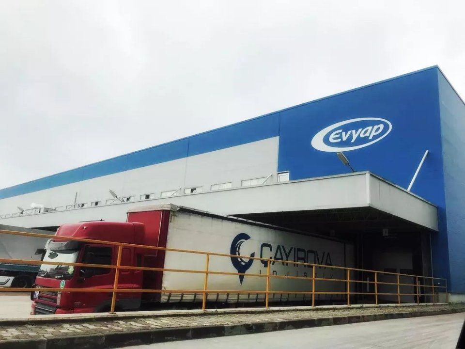 当身体乳喷遍全身，婴儿般的水润肌肤迅速封锁~