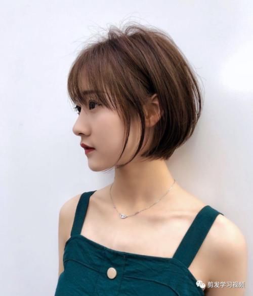  换季：夏季换季就该换发型