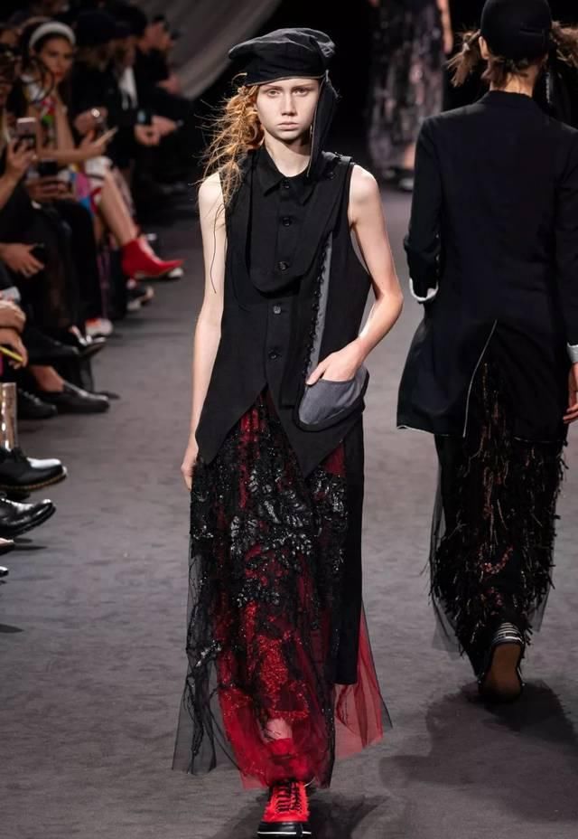  时装秀：Yohji Yamamoto 2020 春夏时装秀：山本耀司的黑色诗意想象