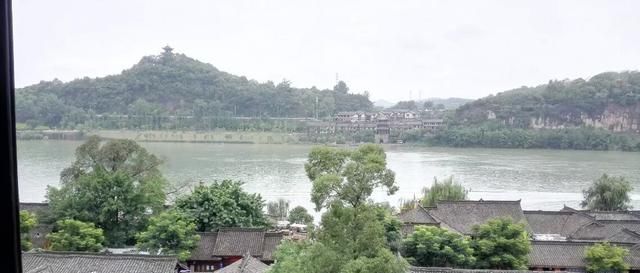 秋天到了，迈开脚步去旅游吧！四川和贵州的免费美景都在这里了