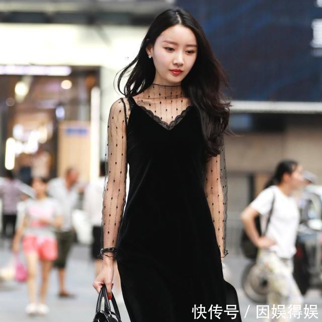感染力■街拍小姐姐穿着黑色网纱的仙女裙,太有感染力了