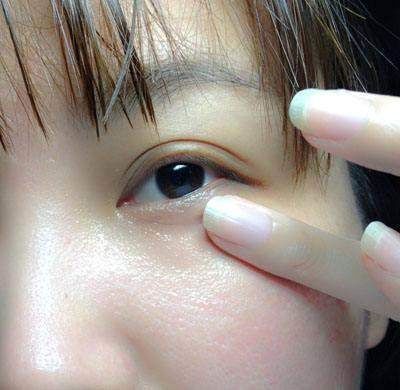 女人眼角长皱纹又丑又老,睡前抹点这些去皱宝贝,淡化细纹显年轻