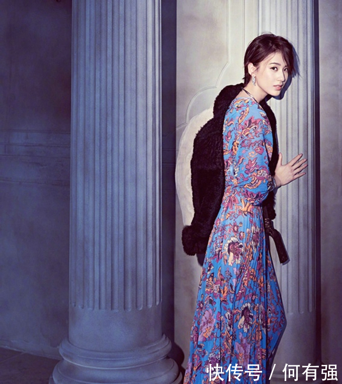 35岁黄圣依厉害了！蓝色牛仔裙上缝裤子，网友：时尚圈的人真难懂