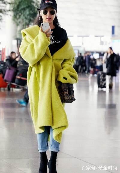 吉克隽逸尴尬了！穿衬衫居然不扣扣子，网友：全身油得“发光”！