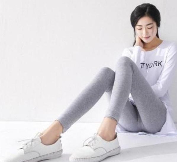 姿态优美的打底裤美女, 气质十足, 满满的女人味！