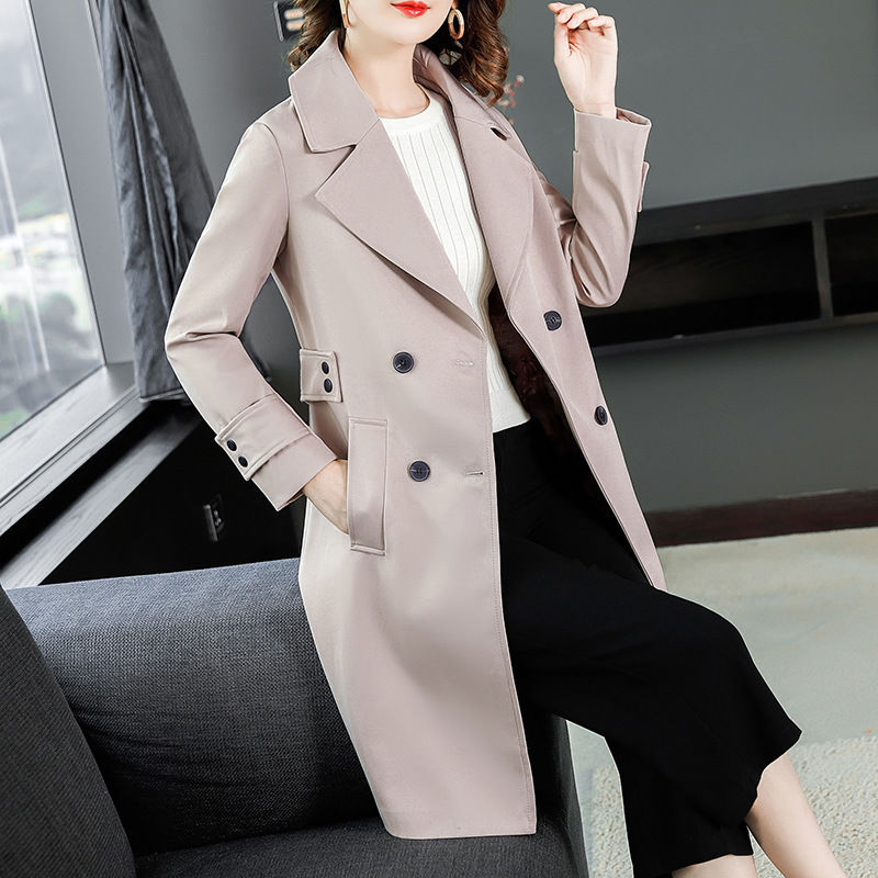 个子不高，可别去买羽绒服，看着土气，穿大衣+短靴，高挑又洋气