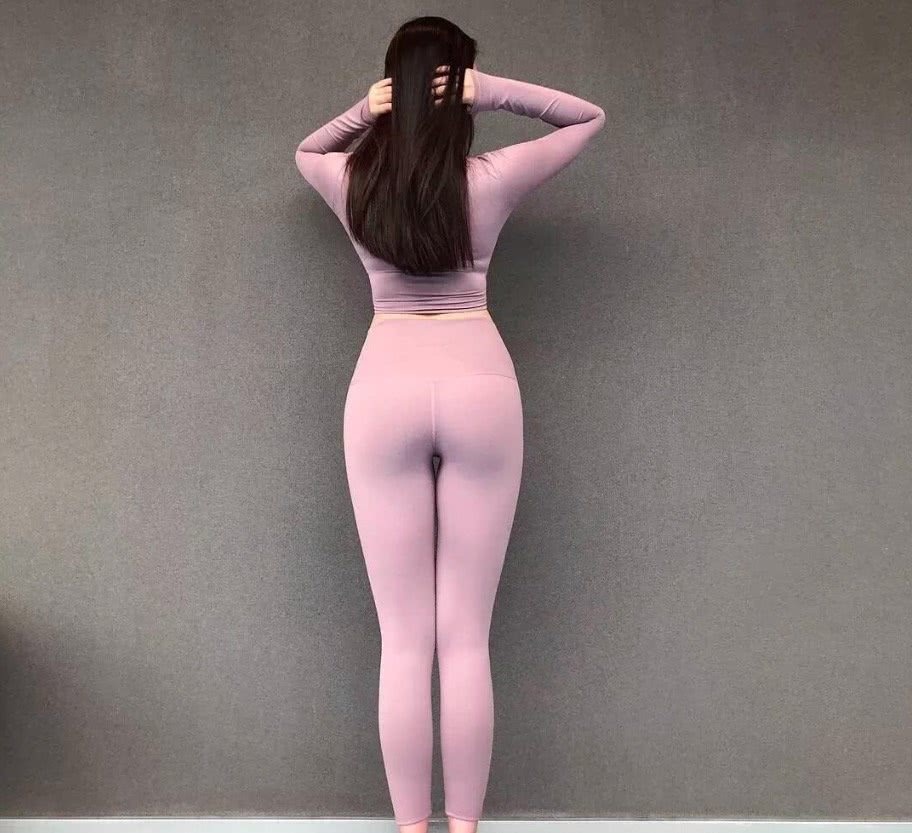 精致时尚的打底裤,网友:有型但感觉没有内把式!