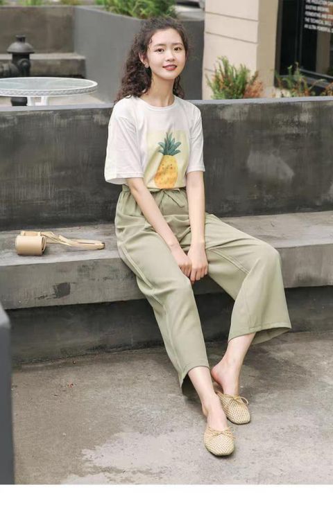 复古:阔腿裤你穿对了吗?这样穿整体复古显文艺,又能拉长下半身比例