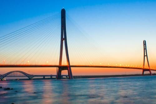  我国■它是我国首个被“撤销”的直辖市，现在发展迅猛呼声再起