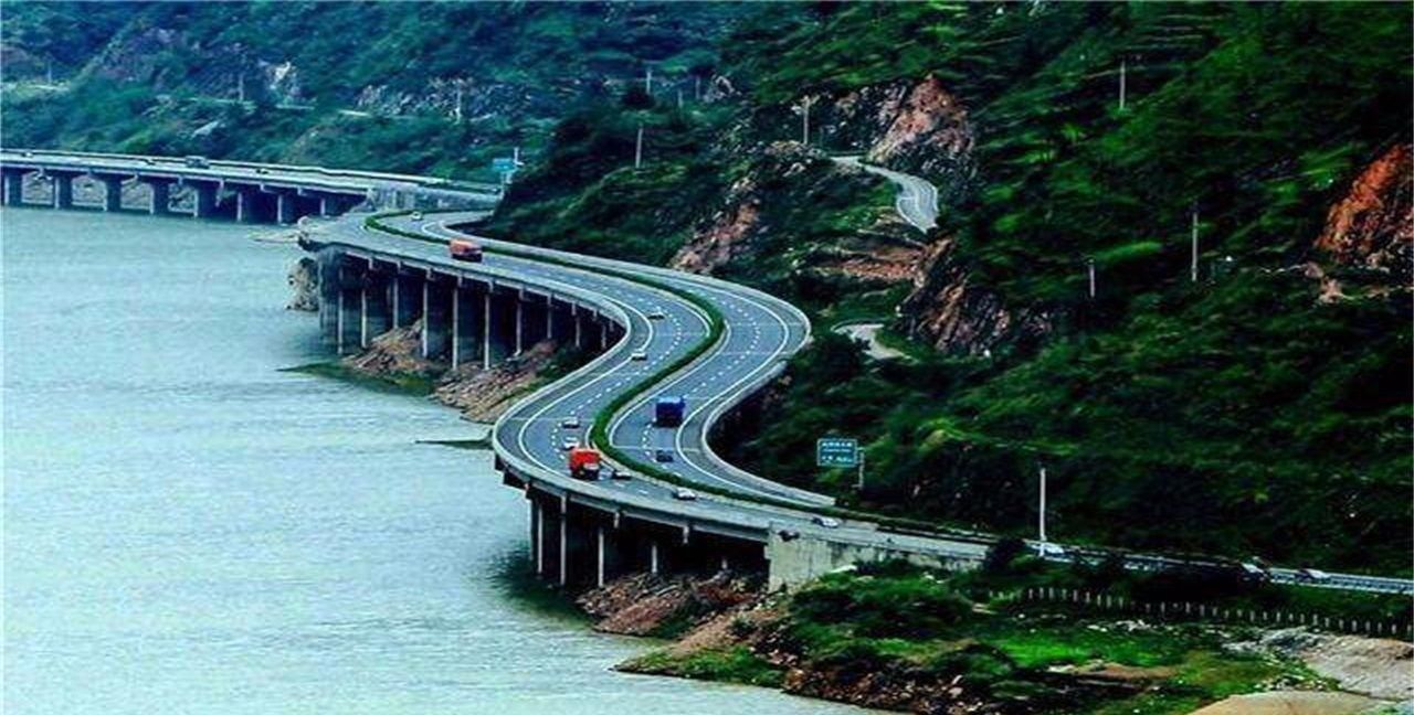 国内“最美”高速路，修建五年才完成，你想去自驾游吗？