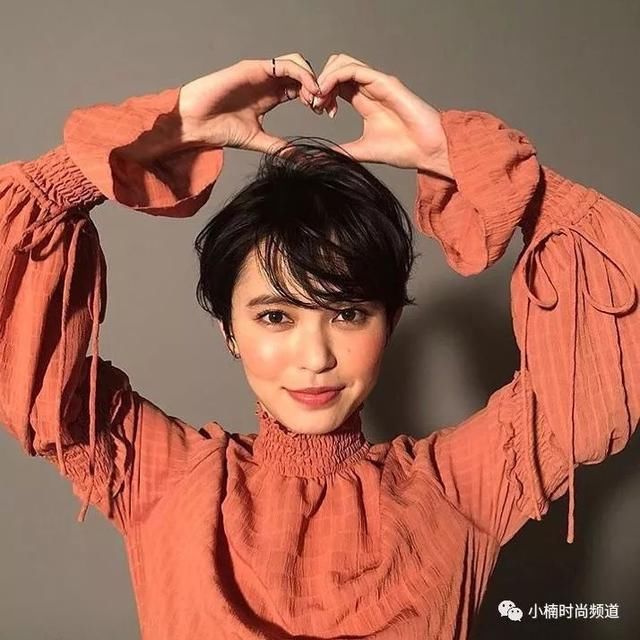 早已不再是当年日杂Mina里的金发少女：比留川游30+的黑短发魅力