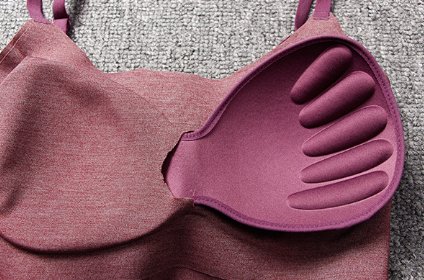 丰满女人不穿文胸，现在流行这样穿，性感迷人，十个男人九个着迷