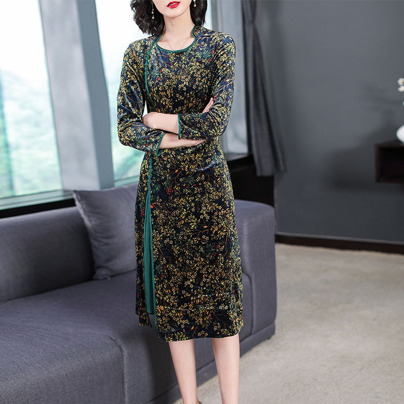 有一种美叫“旗袍”，立秋已到，42岁老婆穿旗袍，简直美若天仙