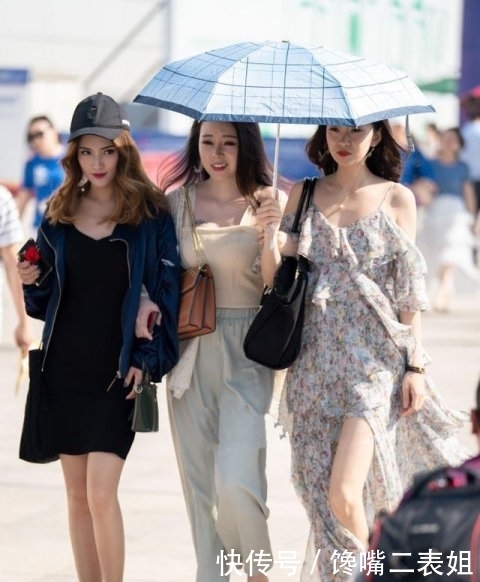 「吊带」重庆街拍: 清凉的小吊带, 美美的一个夏天!