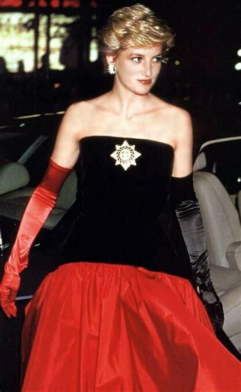 胸针迷戴胸针的戴安娜