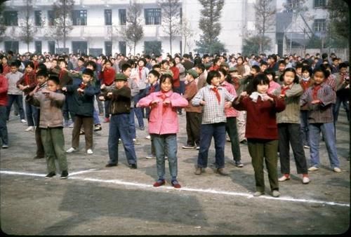  「年代」80年代的军装、军帽照是那么的精气神