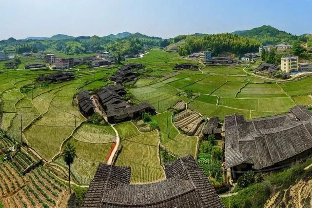 说起中国的建筑,那真是一绝,国内这些奇特建筑村庄你都去过吗?