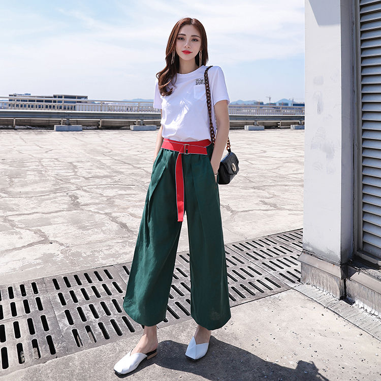 会打扮的女人都不穿裙子，今夏最时尚的6款套装，有入你法眼的吗