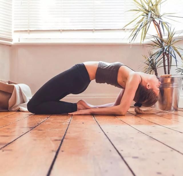 女人味的秘密都在腰臀比例里，瑜伽修炼好身材