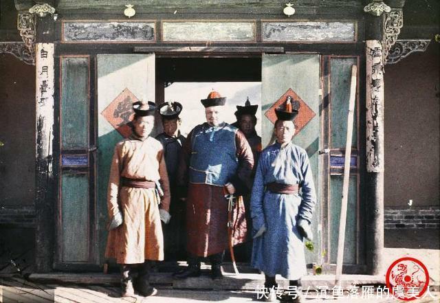 1913年老照片:骑马的妇女、低矮的监狱
