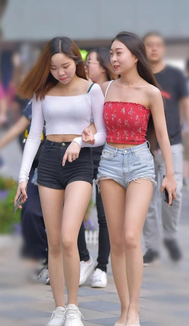 身材|魅力十足的闺蜜, 颜值身材不相上下