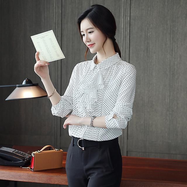 妈妈今年55，不穿旗袍裙，入秋穿小衫+九分裤，年轻20岁不止