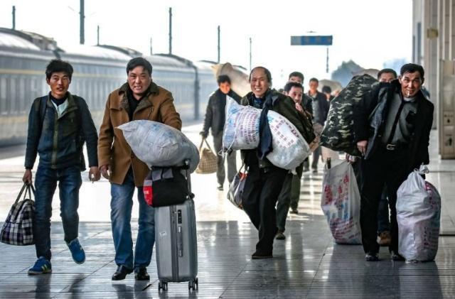  「伙食」火车上的饭也不贵，农民饿着也不愿买，为啥？老农3句话