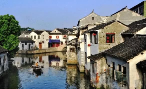 中国一生“必去”的3个古镇, 就算没人陪也要去, 你有去过吗?